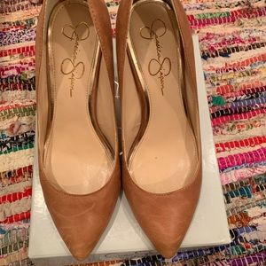 Jessica Simpson ‘Veronica’ pump in light luggage